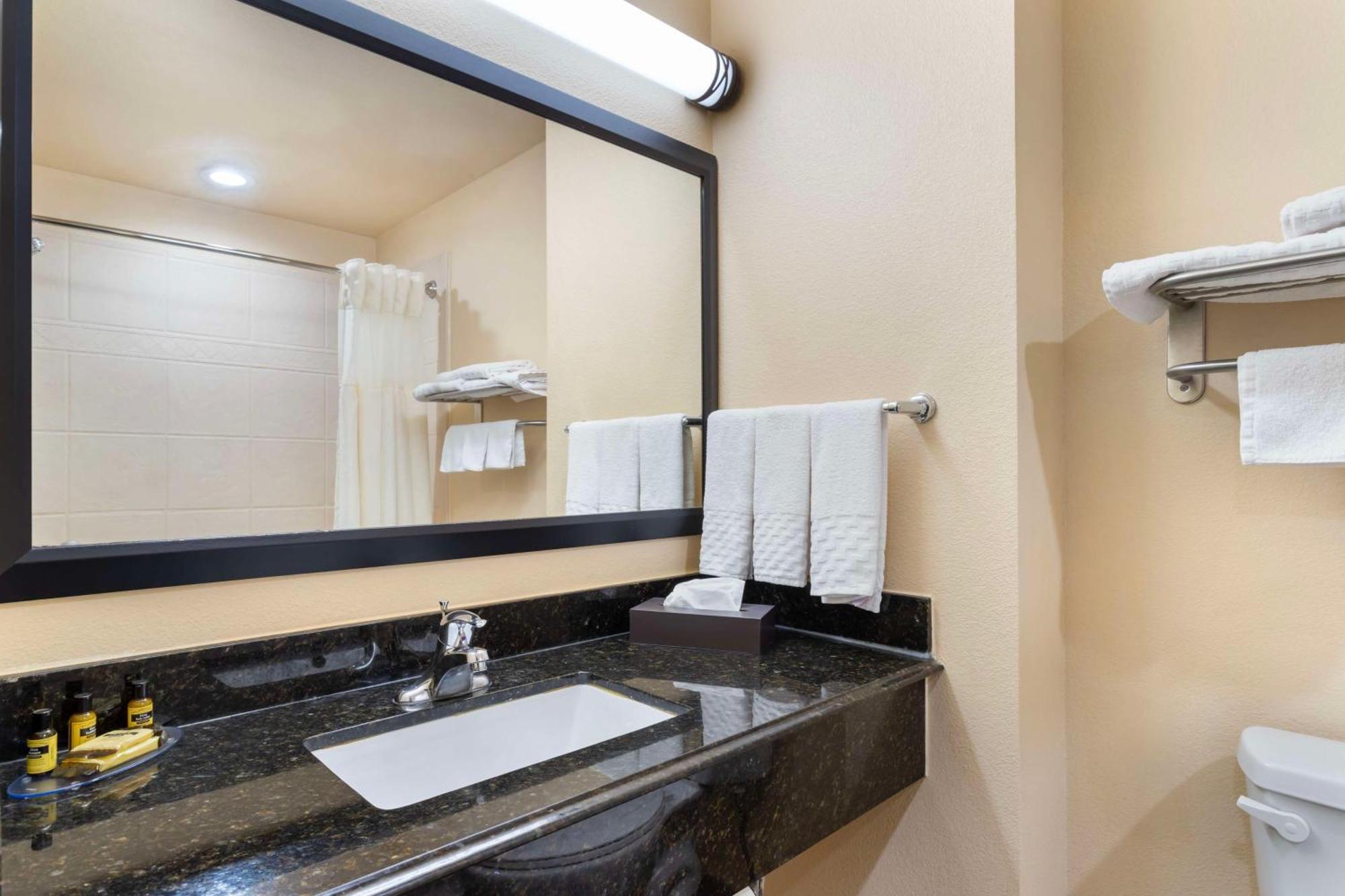 Best Western Plus & Hotel