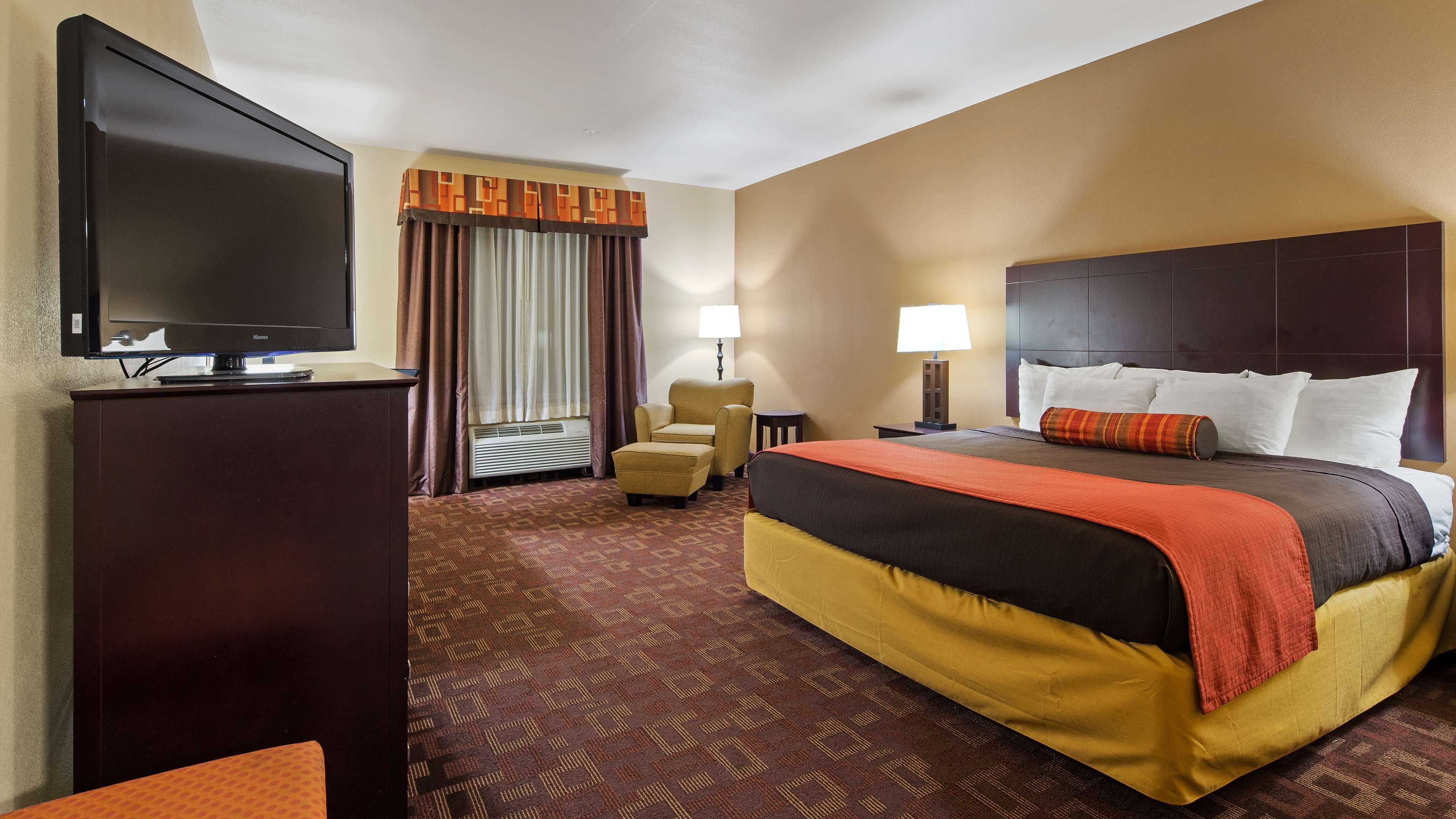 Best Western Plus & 3*