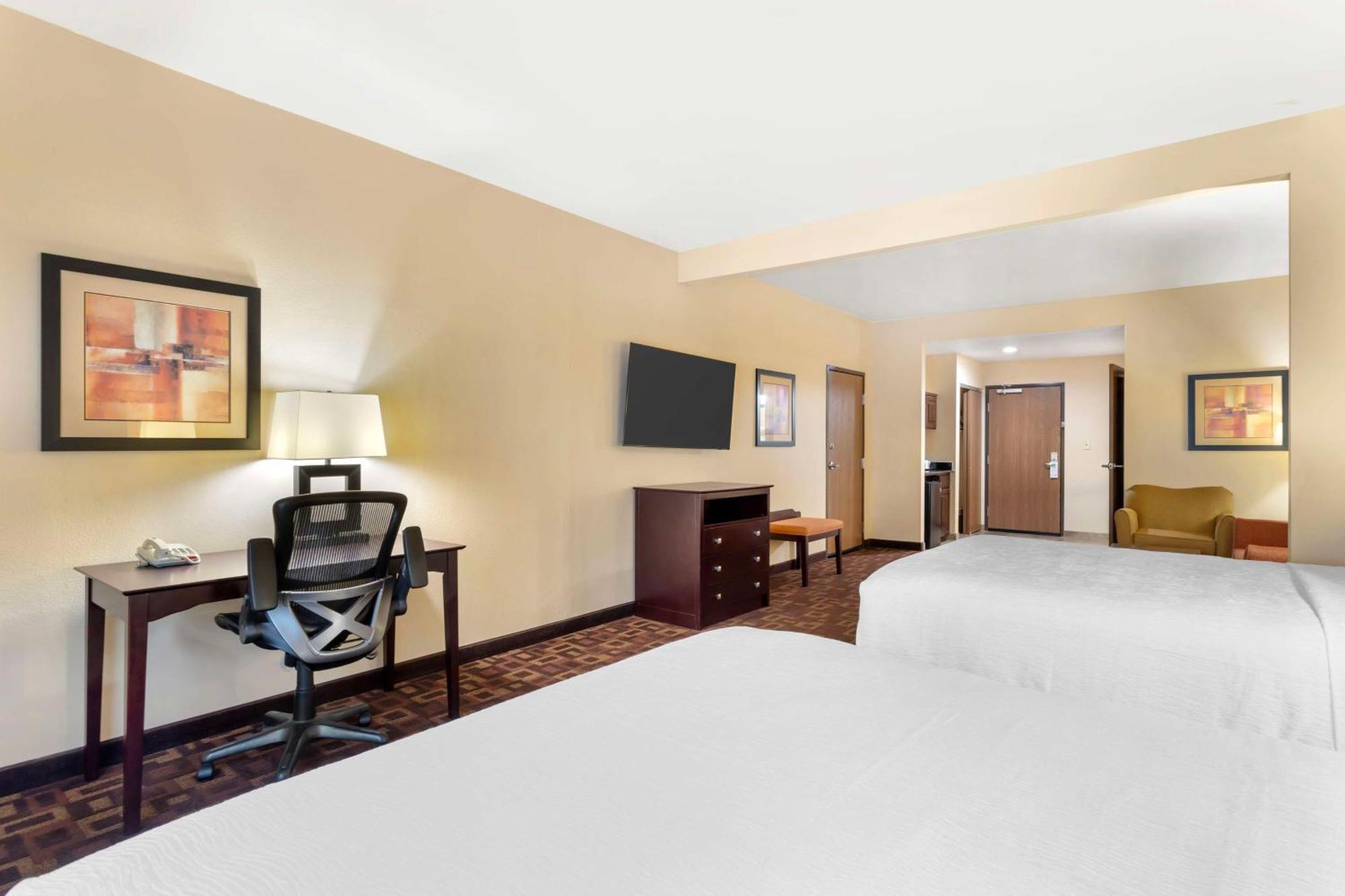 Best Western Plus & 3*