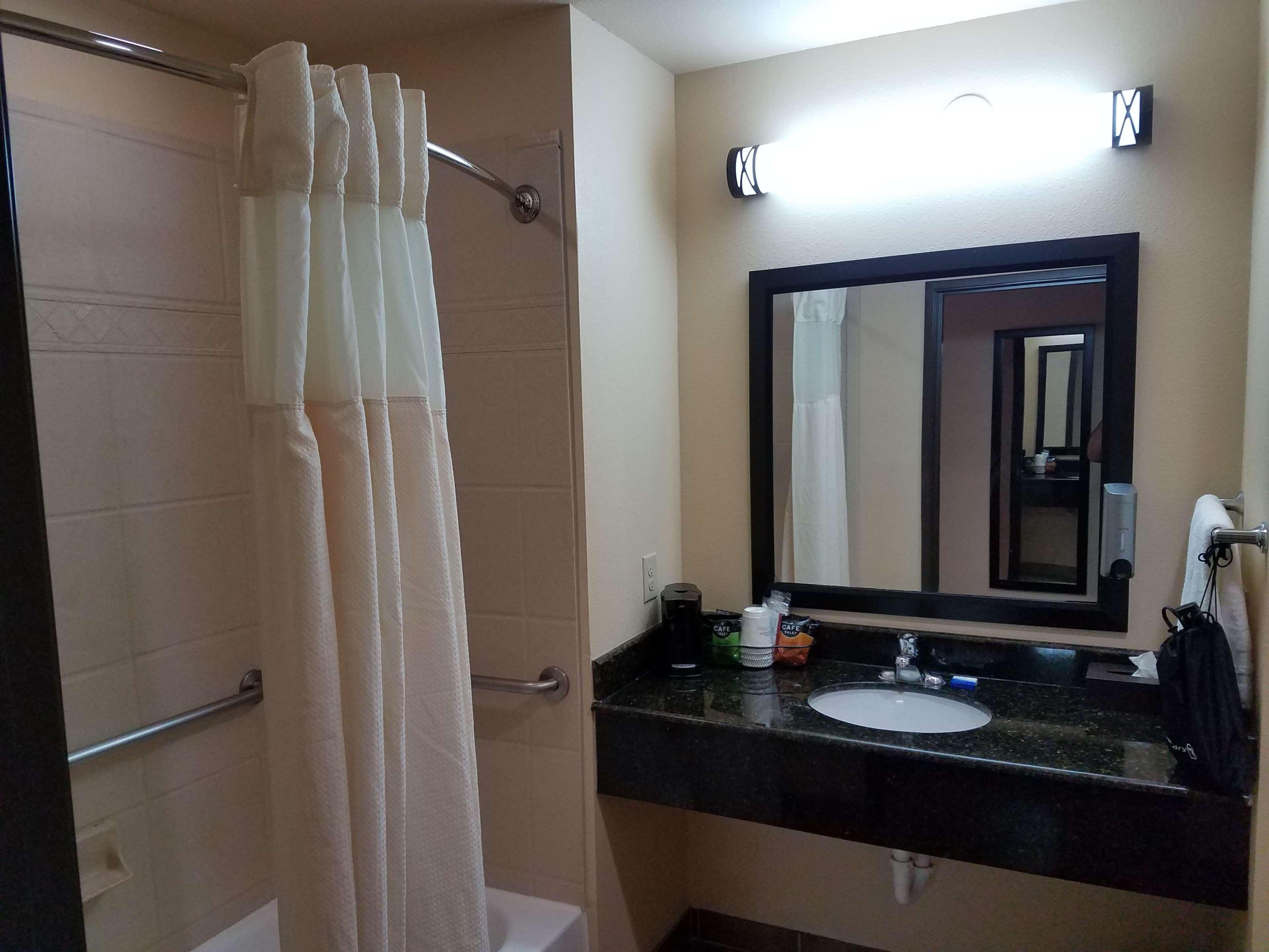 Western & Hotel 3*