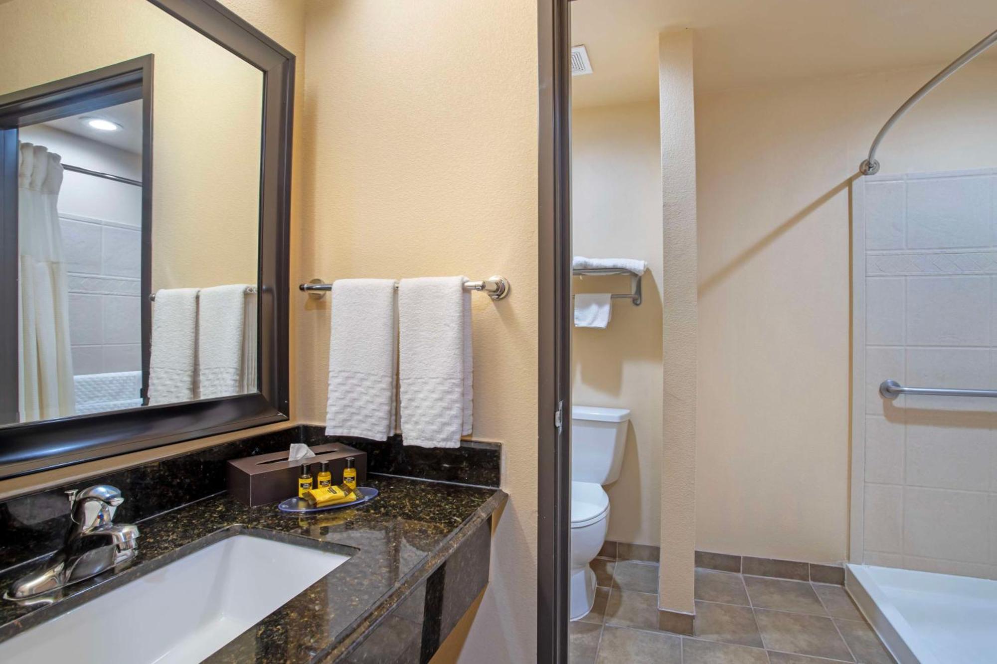 Western & Hotel 3*
