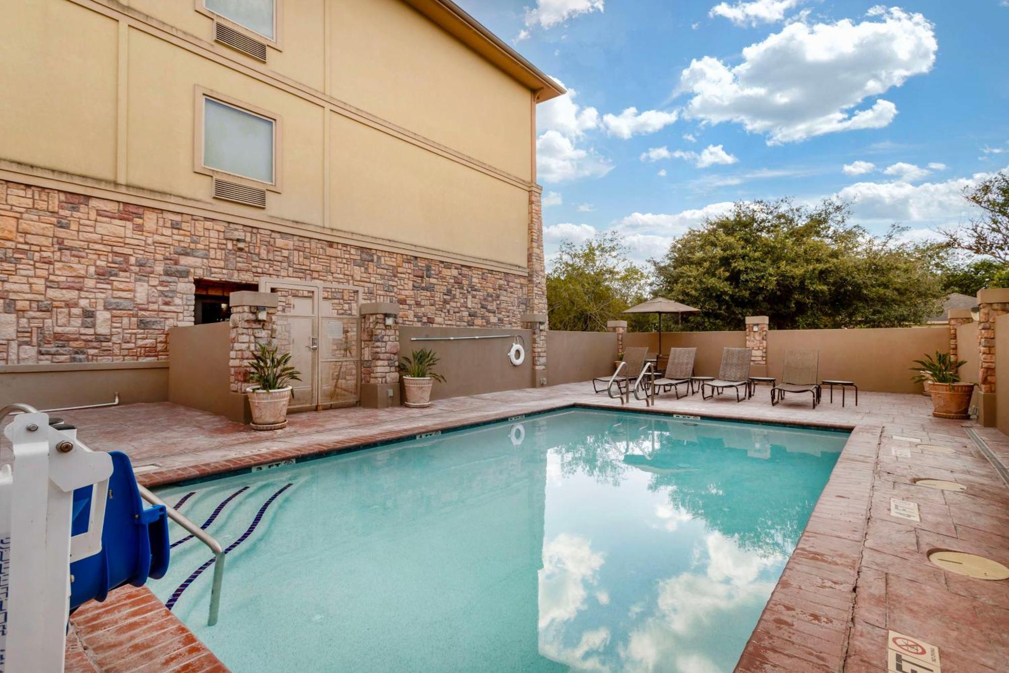 Western & Hotel Goliad