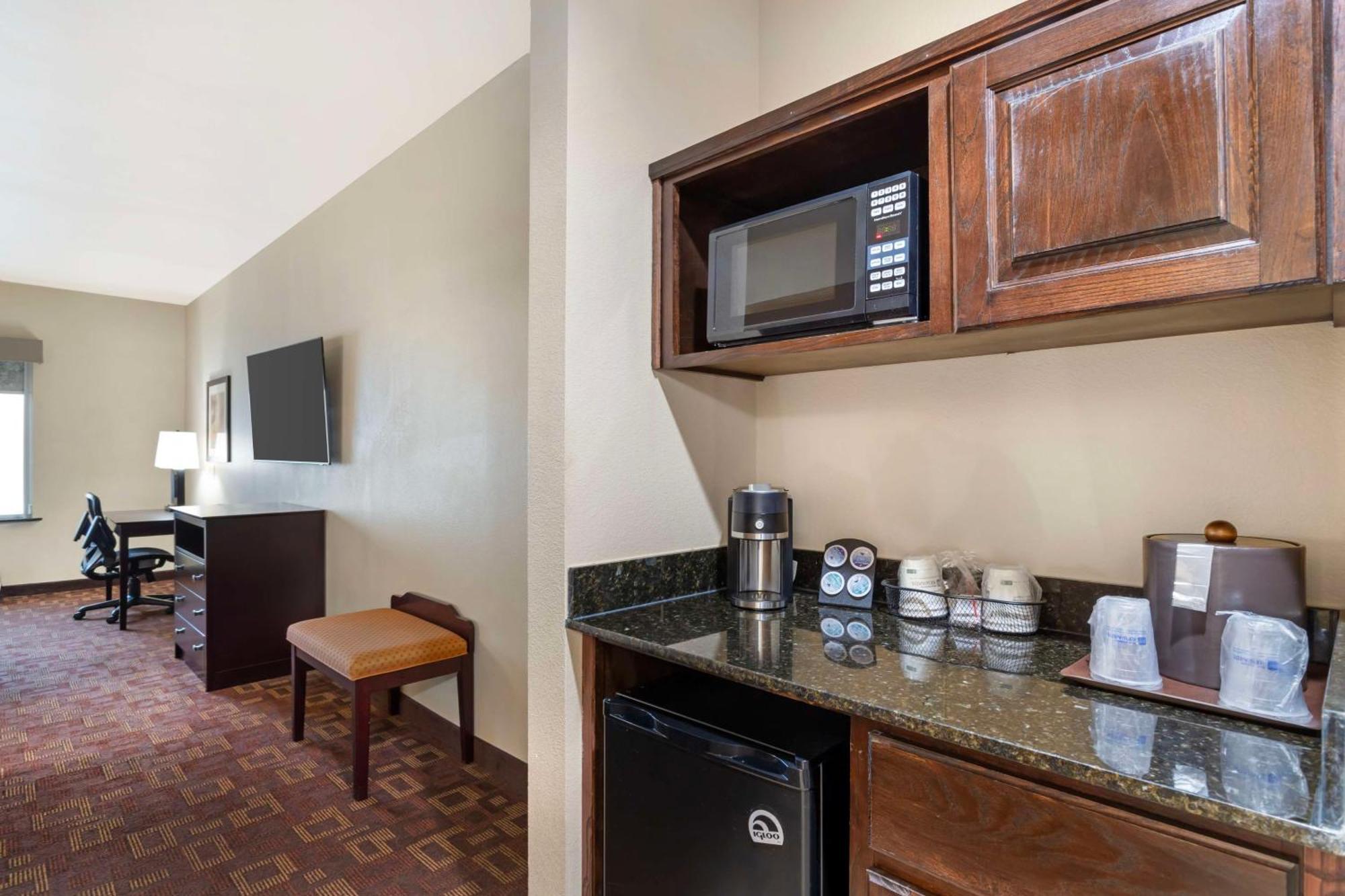 Western & Hotel Goliad